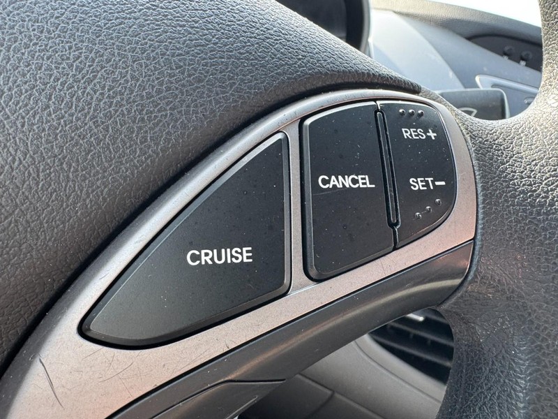 Hyundai Elantra Vehicle Image 17