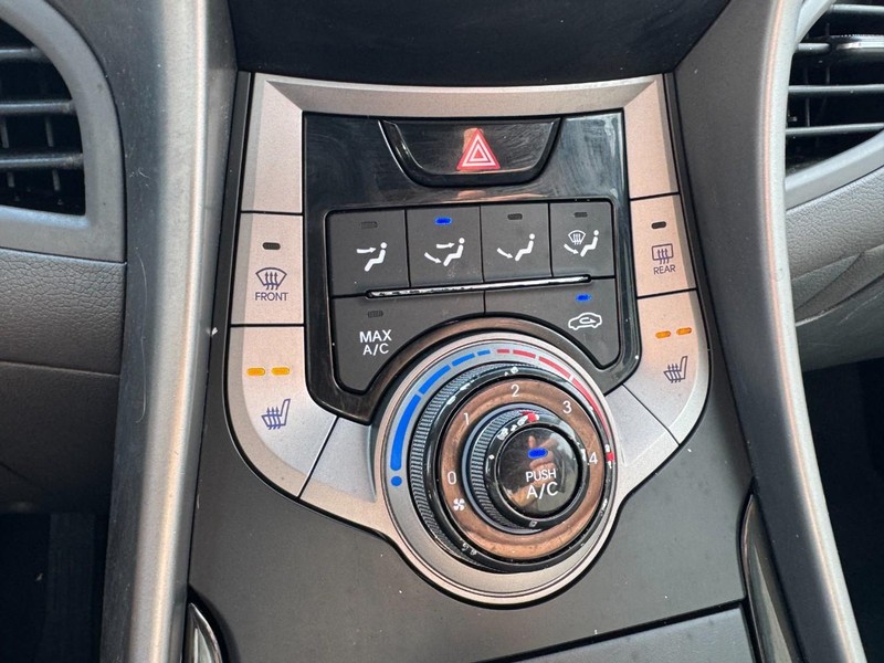 Hyundai Elantra Vehicle Image 18