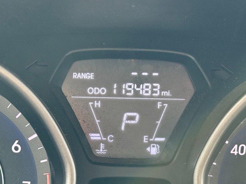 Hyundai Elantra Vehicle Image 20