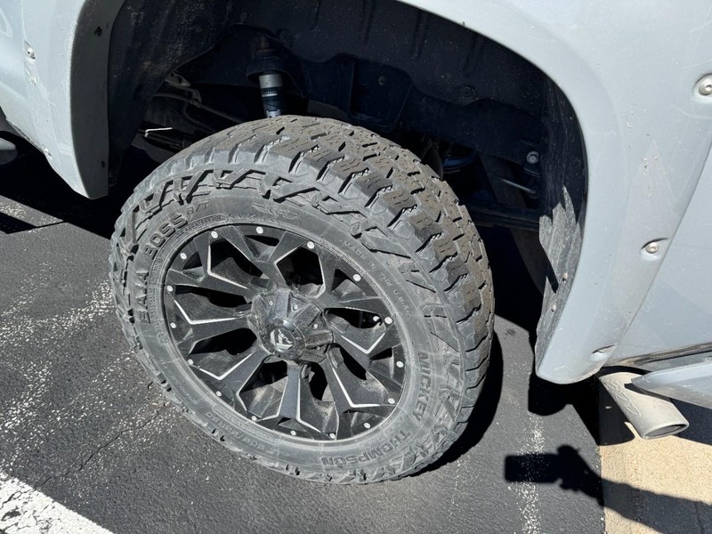 Toyota Tundra 4WD Vehicle Image 05