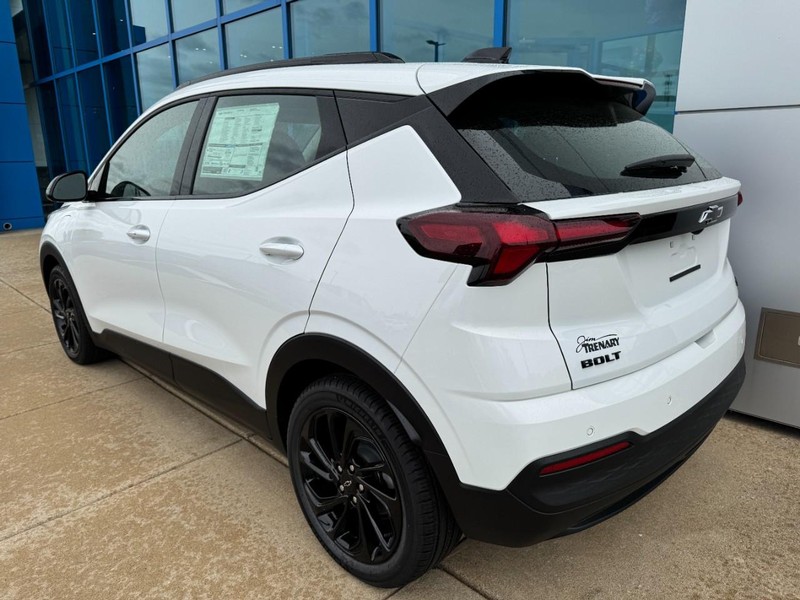 Chevrolet Bolt Vehicle Image 04