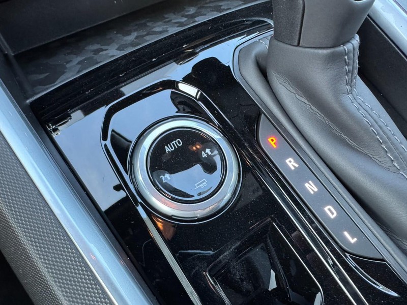 Chevrolet Colorado Vehicle Image 09