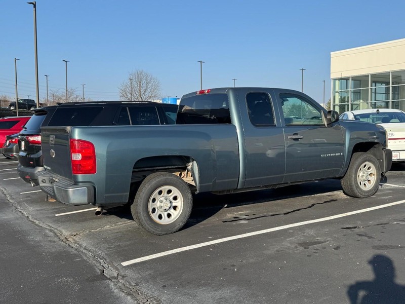 Chevrolet Silverado 1500 Vehicle Image 02