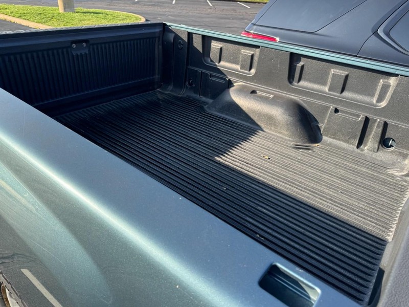 Chevrolet Silverado 1500 Vehicle Image 05