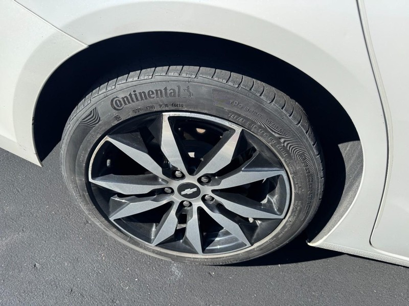 Chevrolet Malibu Vehicle Image 05