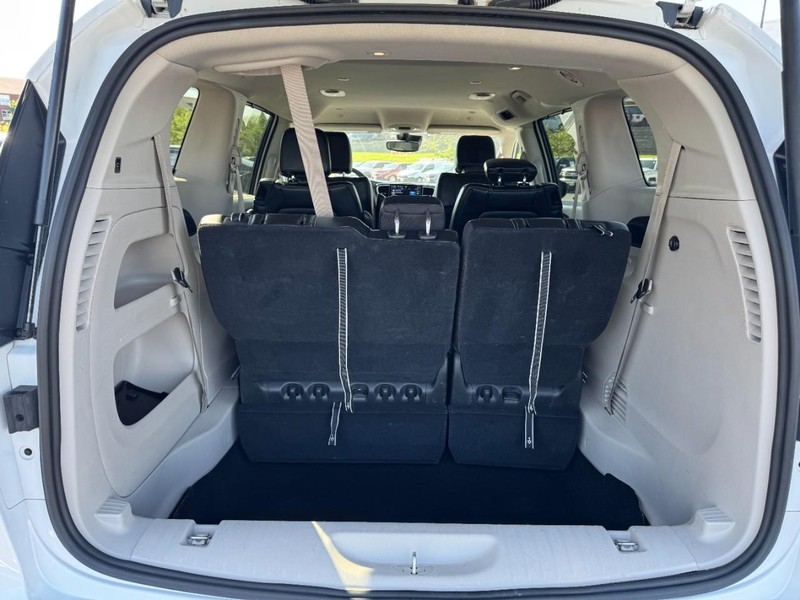 Chrysler Pacifica Vehicle Image 06