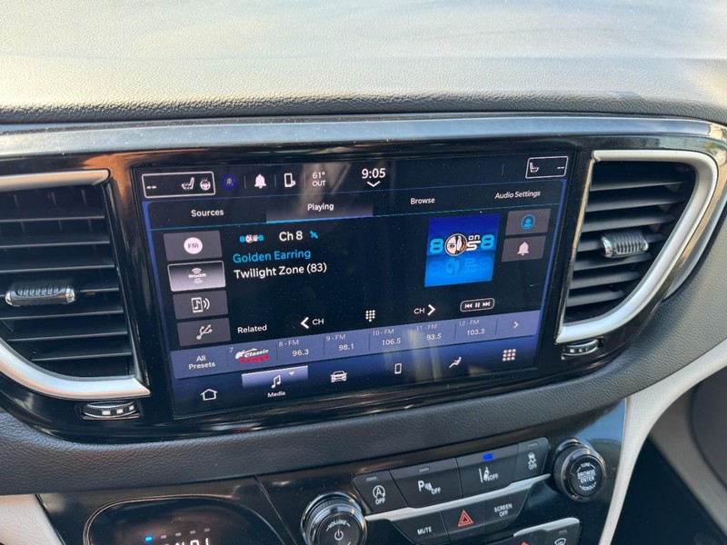 Chrysler Pacifica Vehicle Image 20