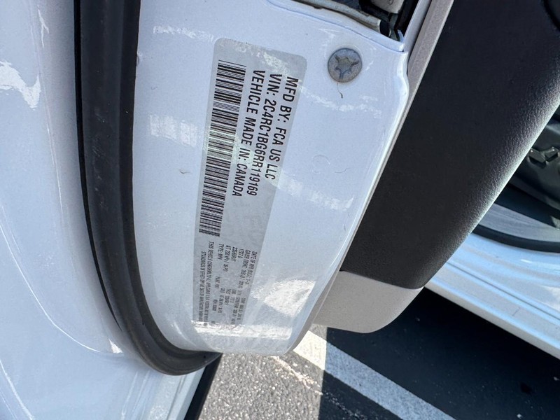 Chrysler Pacifica Vehicle Image 24