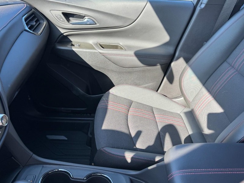 Chevrolet Equinox Vehicle Image 13
