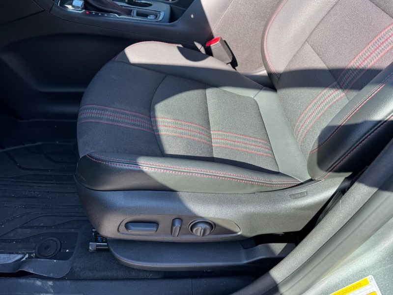 Chevrolet Equinox Vehicle Image 14