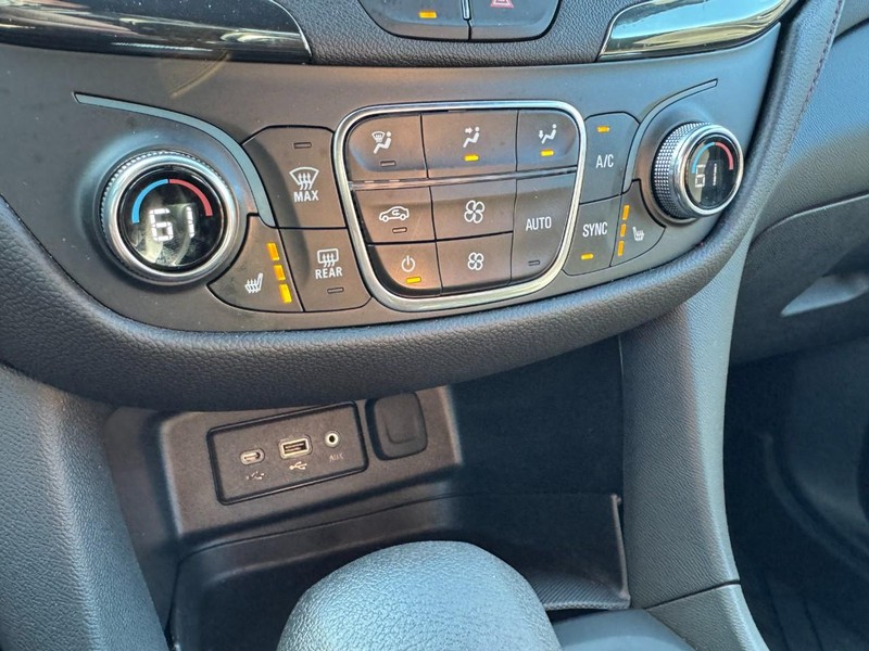 Chevrolet Equinox Vehicle Image 18
