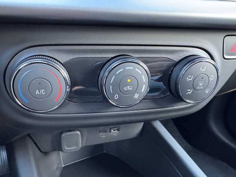 Chevrolet Trax Vehicle Image 13