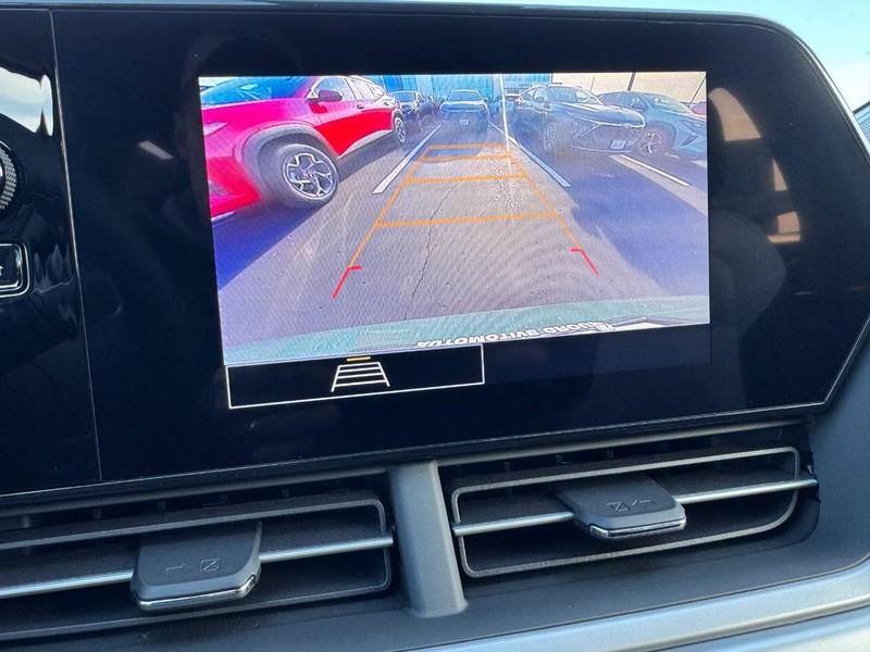 Chevrolet Trax Vehicle Image 16