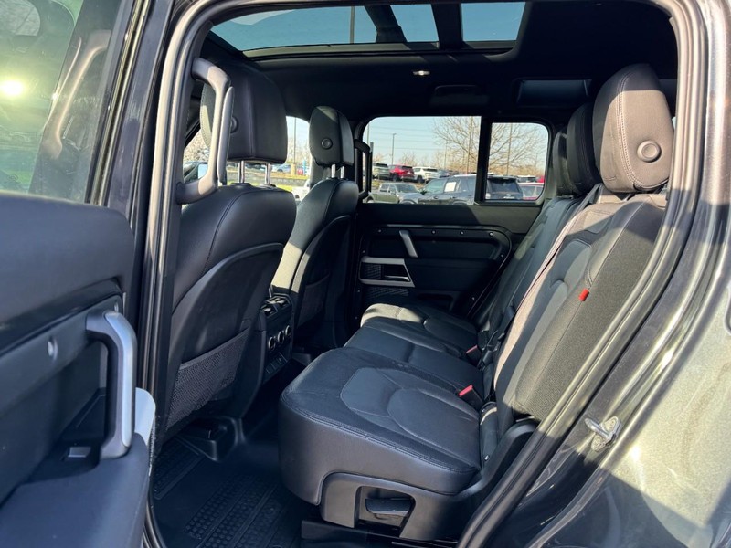 Land Rover Defender Vehicle Image 10