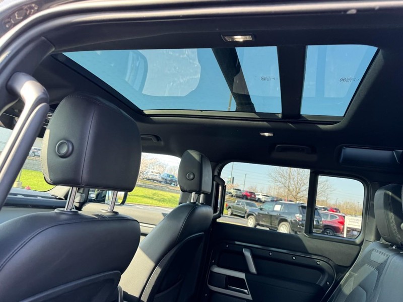 Land Rover Defender Vehicle Image 11