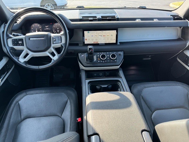 Land Rover Defender Vehicle Image 13