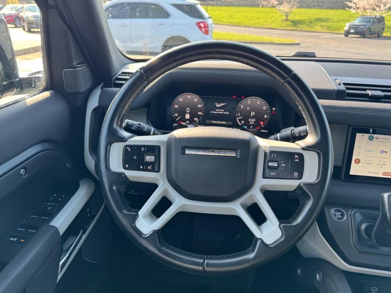 Land Rover Defender Vehicle Image 14