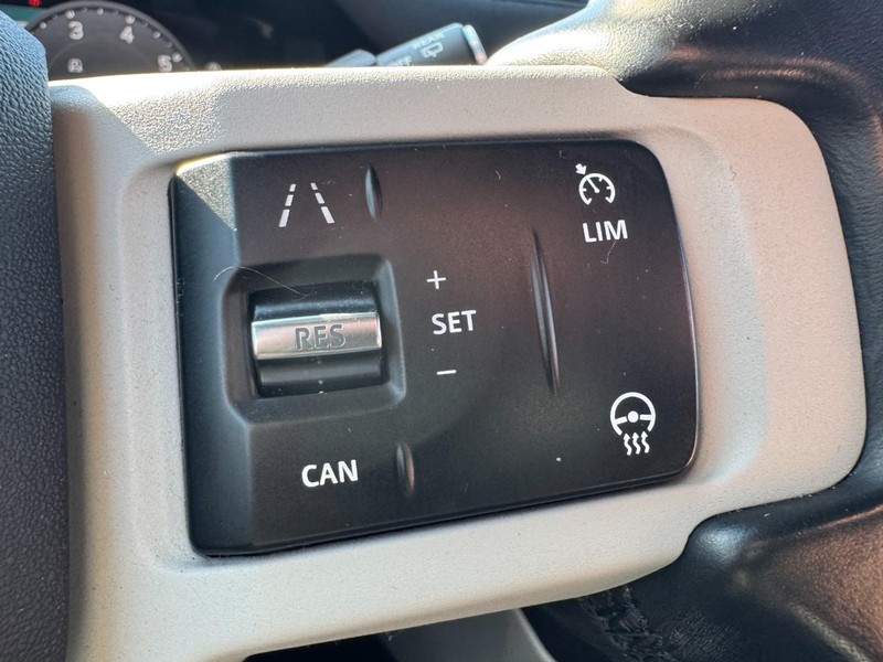 Land Rover Defender Vehicle Image 19