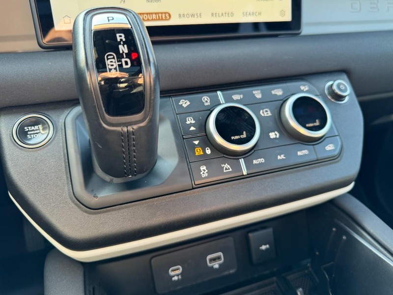 Land Rover Defender Vehicle Image 20