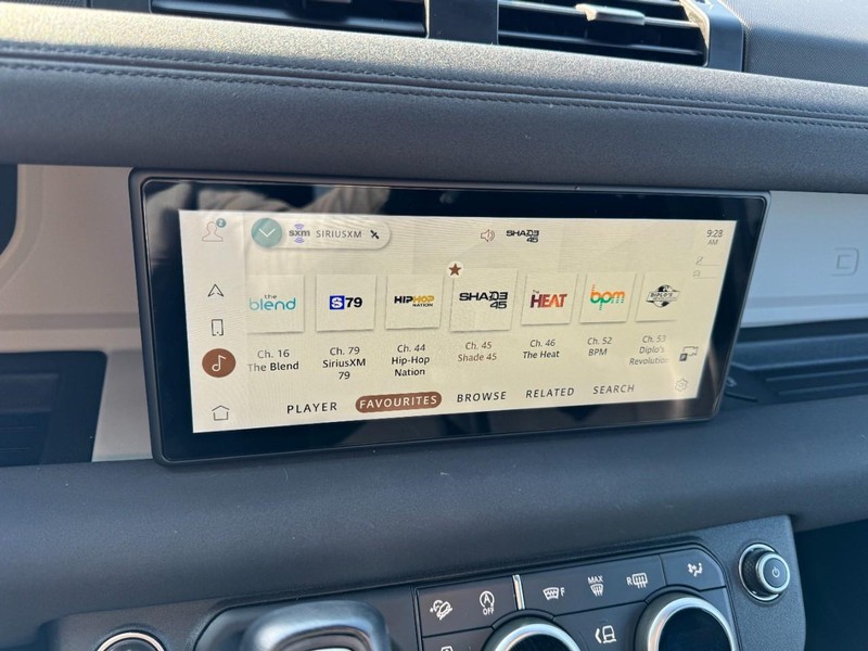 Land Rover Defender Vehicle Image 21