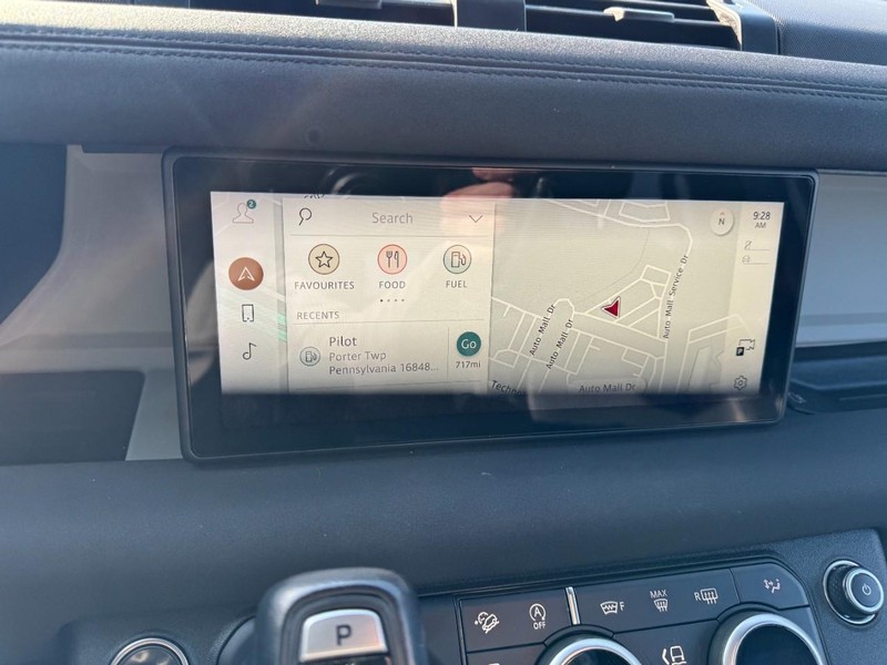 Land Rover Defender Vehicle Image 22