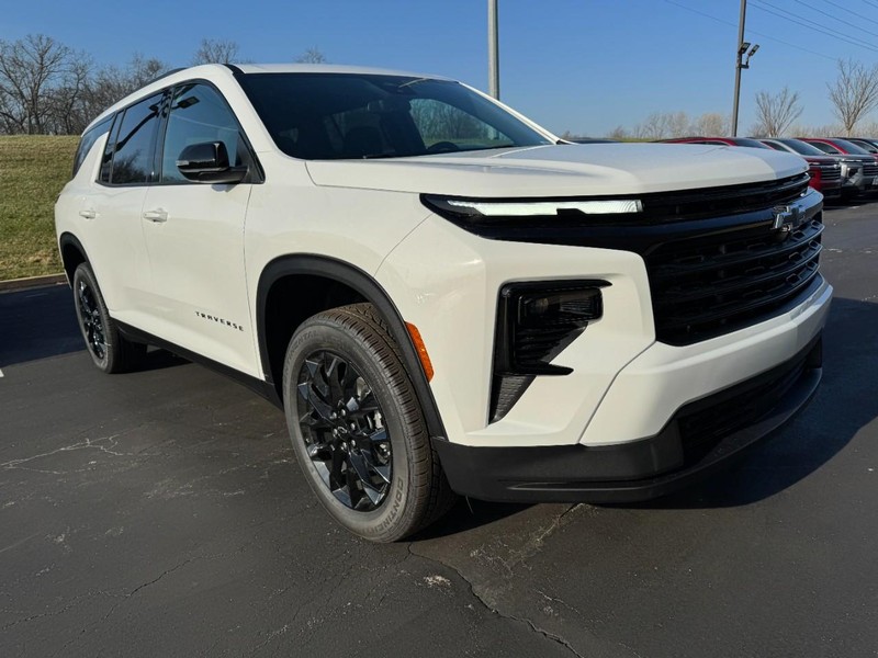 Chevrolet Traverse Vehicle Image 02