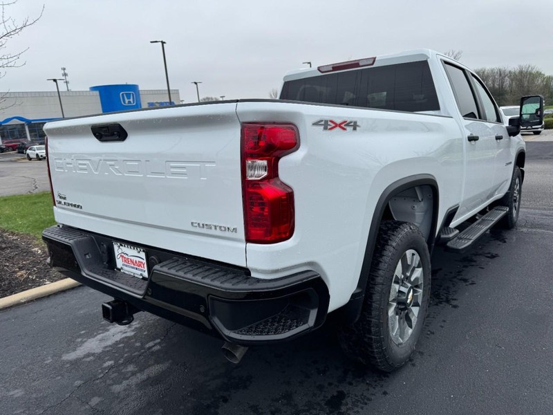 Chevrolet Silverado 2500HD Vehicle Image 03