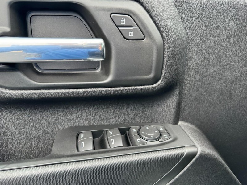 Chevrolet Silverado 2500HD Vehicle Image 11