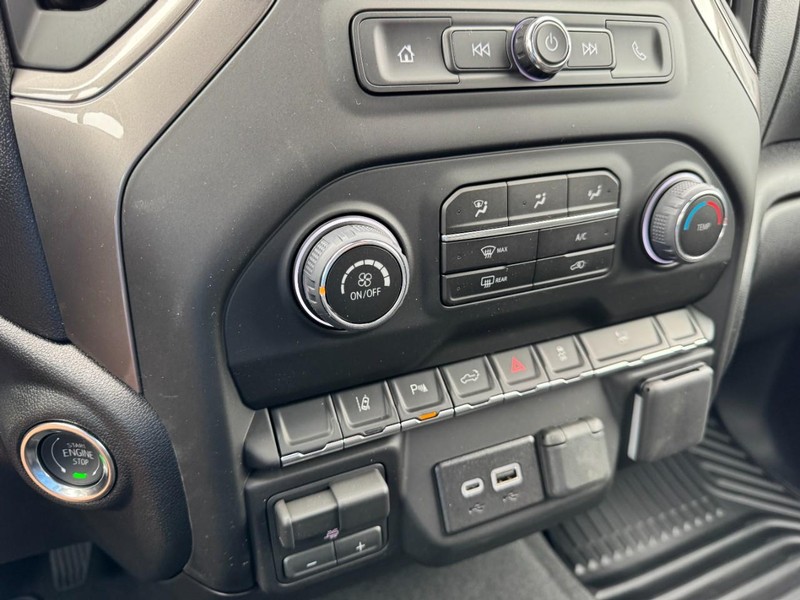 Chevrolet Silverado 2500HD Vehicle Image 14