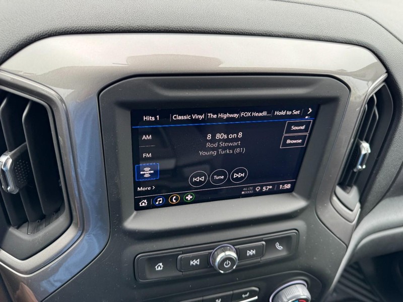 Chevrolet Silverado 2500HD Vehicle Image 15