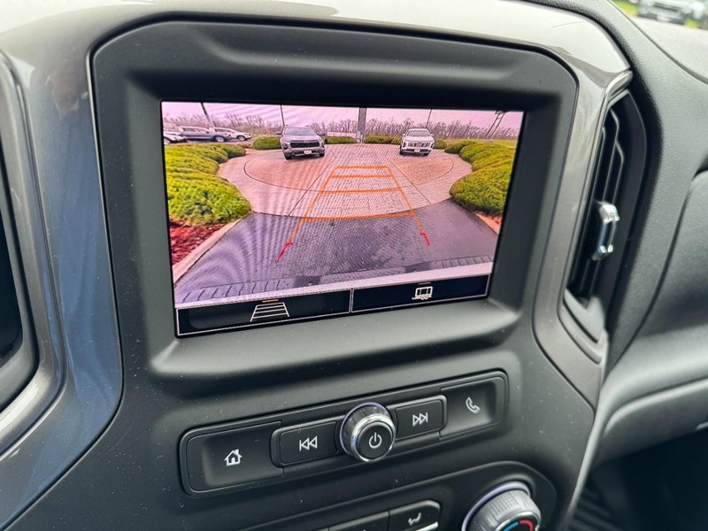 Chevrolet Silverado 2500HD Vehicle Image 16