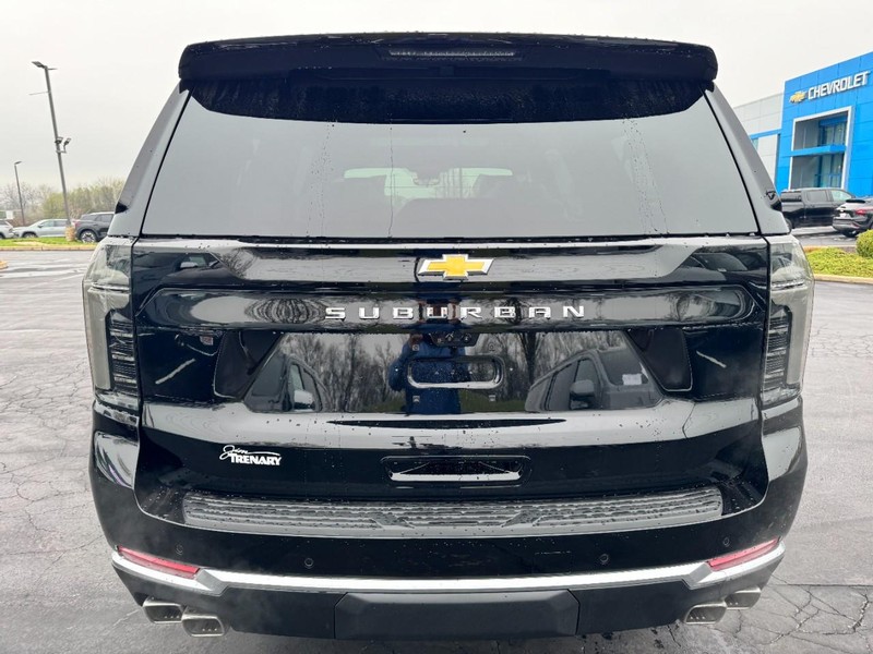 Chevrolet Suburban Vehicle Image 04