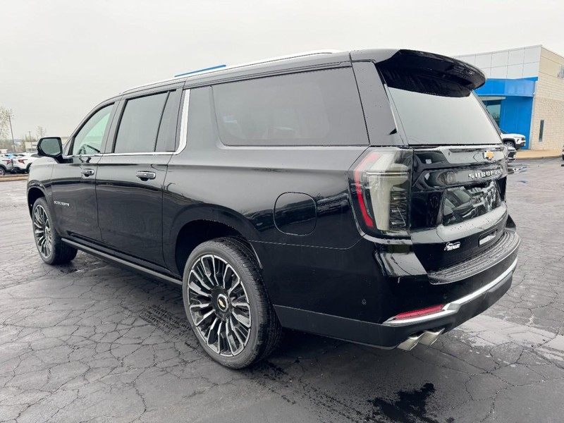 Chevrolet Suburban Vehicle Image 05