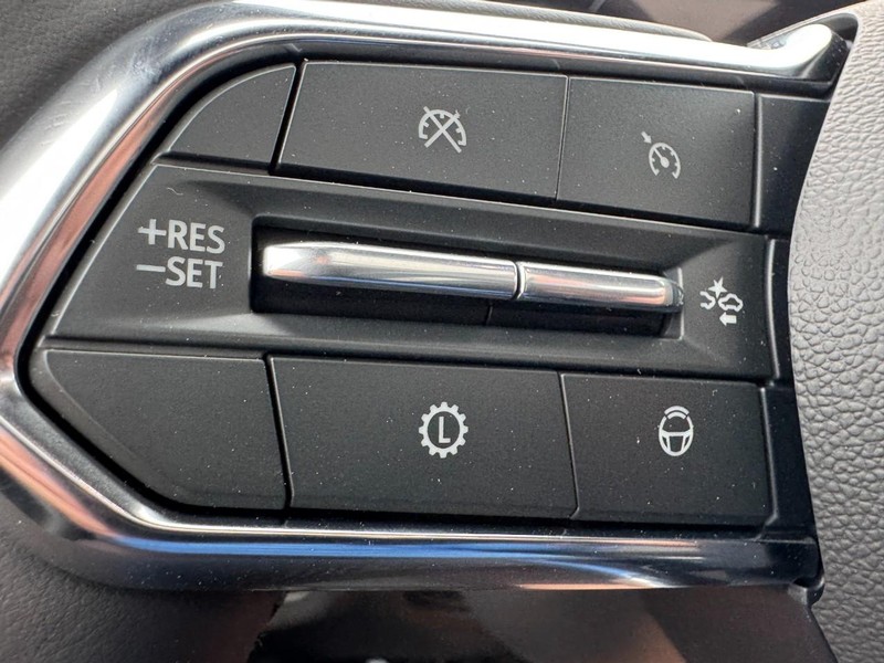 Chevrolet Suburban Vehicle Image 12