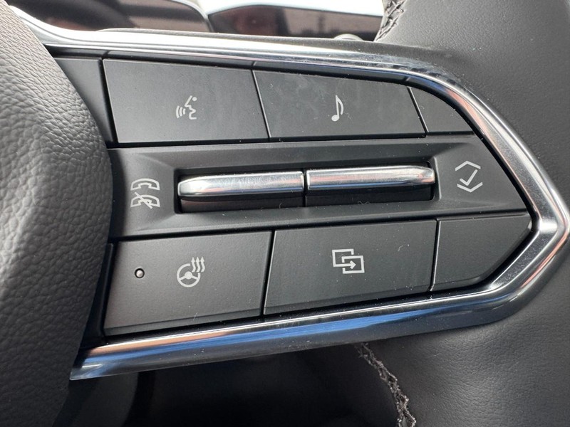 Chevrolet Suburban Vehicle Image 13
