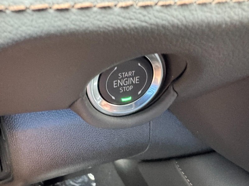 Chevrolet Suburban Vehicle Image 18