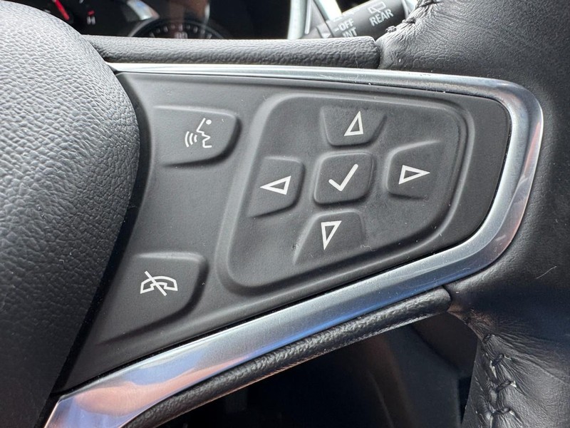 Chevrolet Equinox Vehicle Full-screen Gallery Image 17