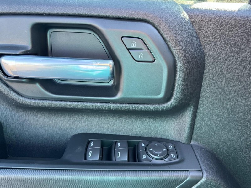 Chevrolet Silverado 2500HD Vehicle Image 10