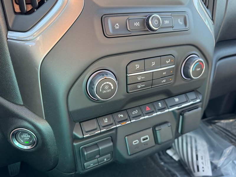 Chevrolet Silverado 2500HD Vehicle Image 12