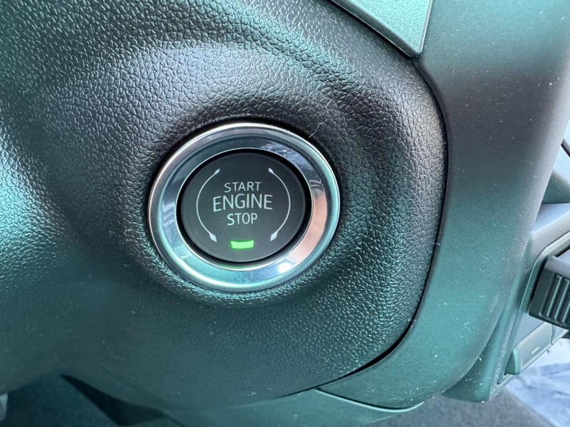 Chevrolet Silverado 2500HD Vehicle Image 15