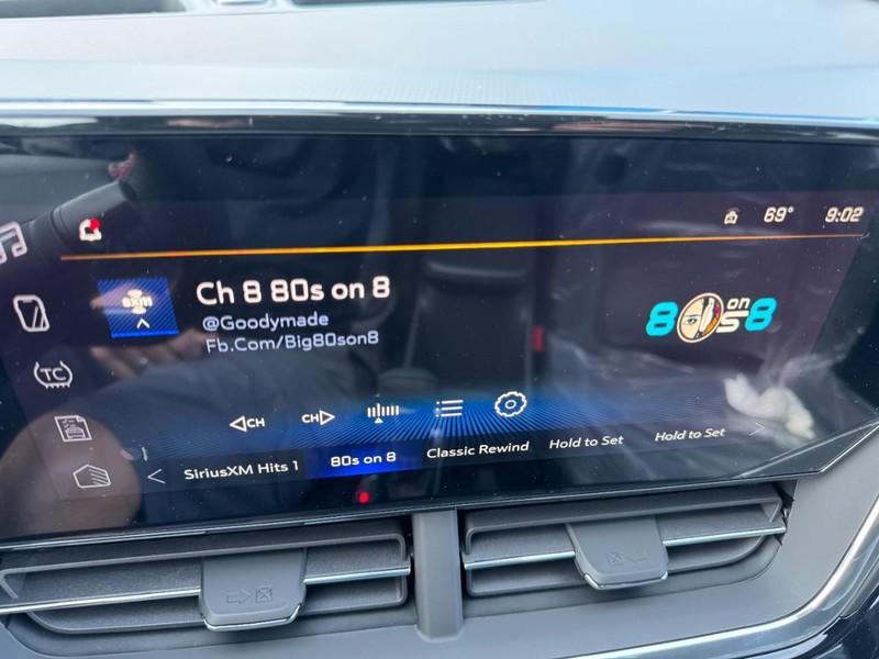 Chevrolet Trax Vehicle Image 14