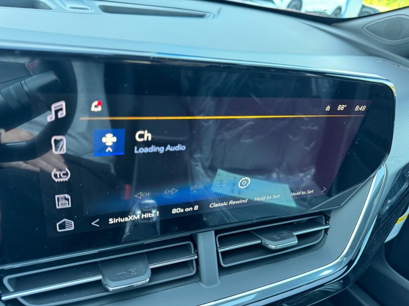 Chevrolet Trax Vehicle Image 13