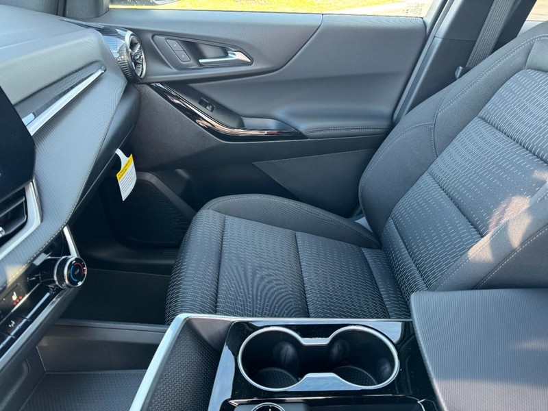 Chevrolet Equinox Vehicle Image 07