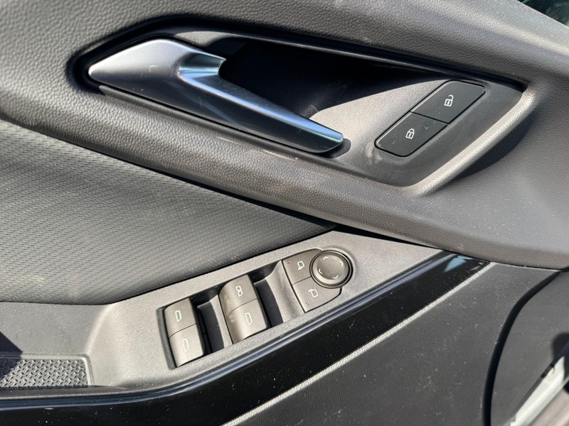 Chevrolet Equinox Vehicle Image 09