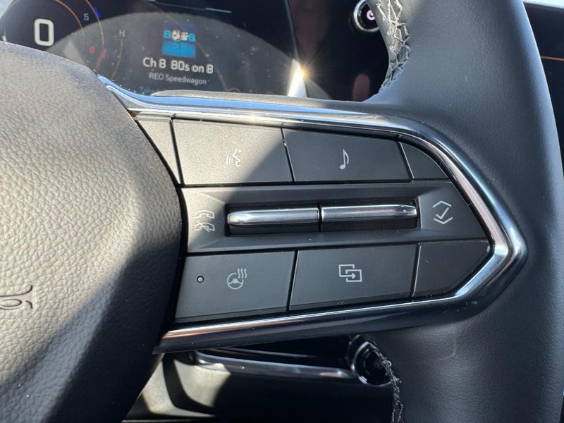 Chevrolet Equinox Vehicle Image 11