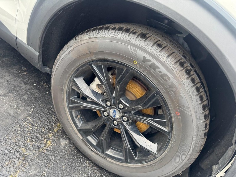 Ford Explorer Vehicle Image 05