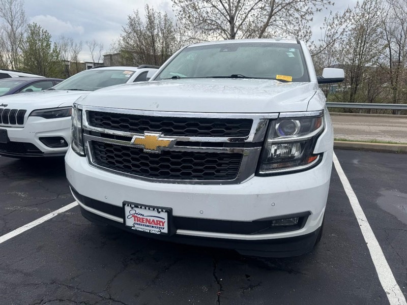 Chevrolet Suburban Vehicle Image 02