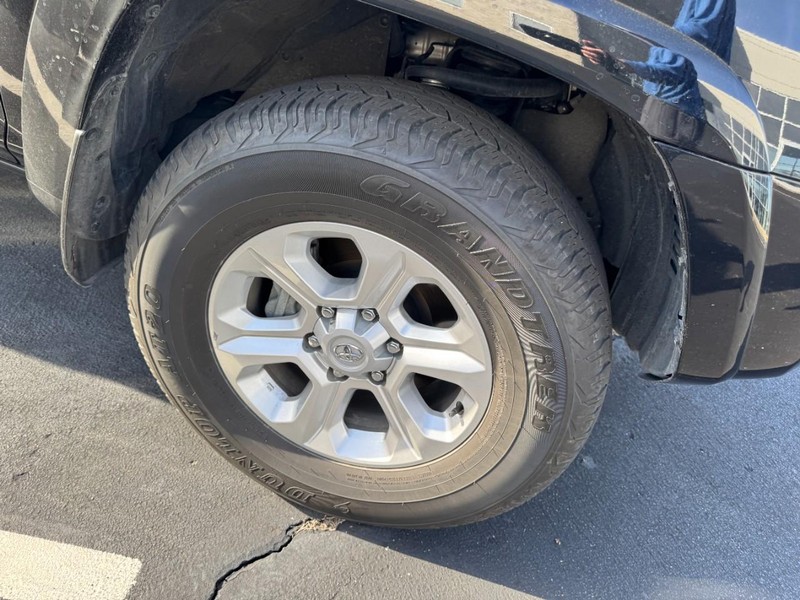 Toyota 4Runner Vehicle Image 05