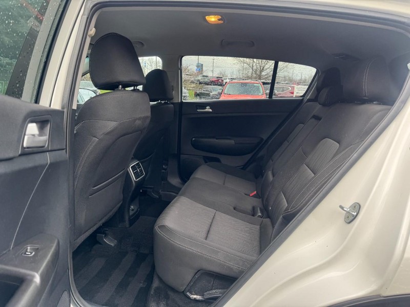Kia Sportage Vehicle Image 09