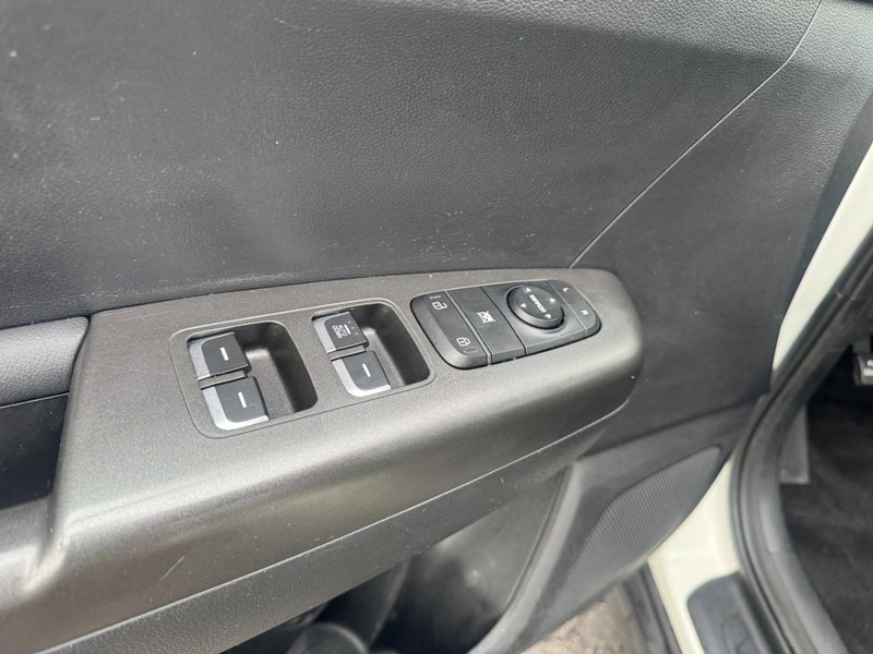Kia Sportage Vehicle Image 14